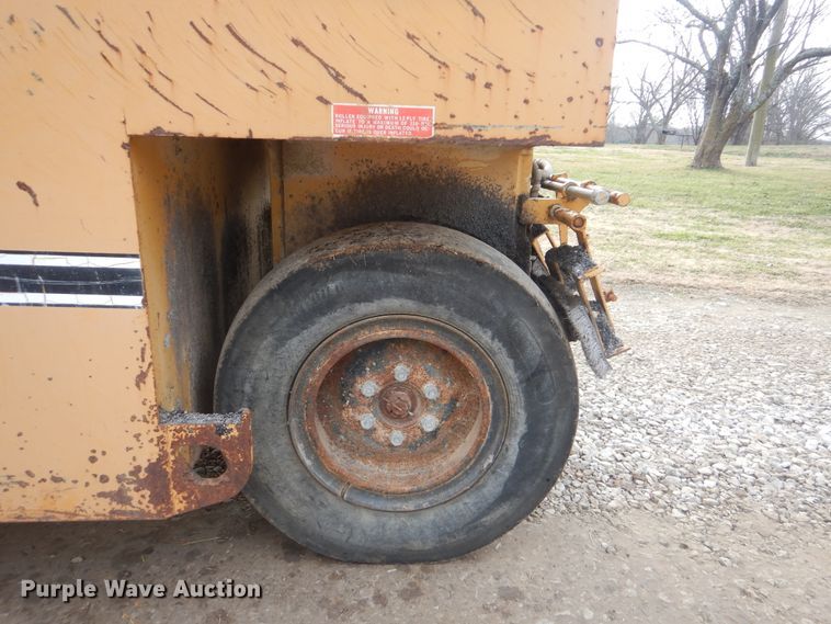 image for item HW9754 1993 Ferguson SP-912  pneumatic roller