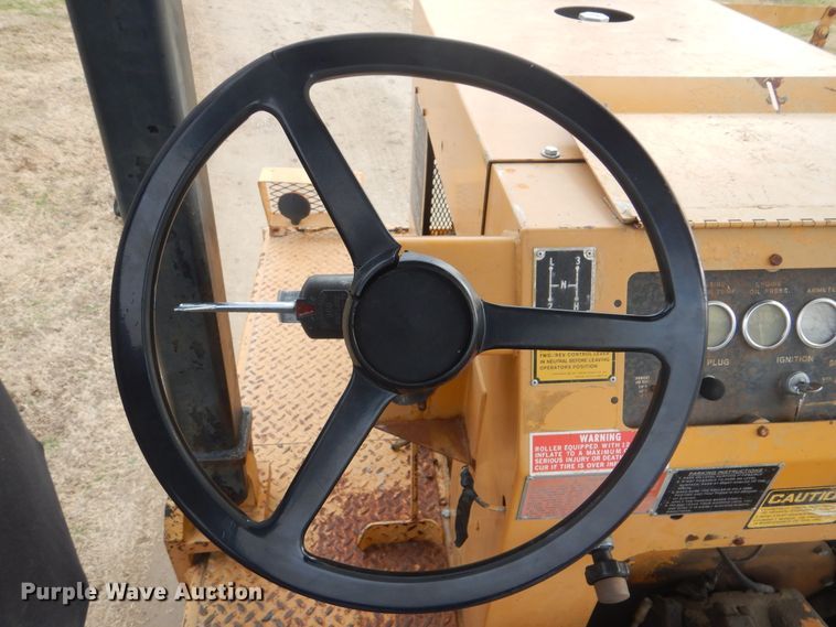 image for item HW9754 1993 Ferguson SP-912  pneumatic roller