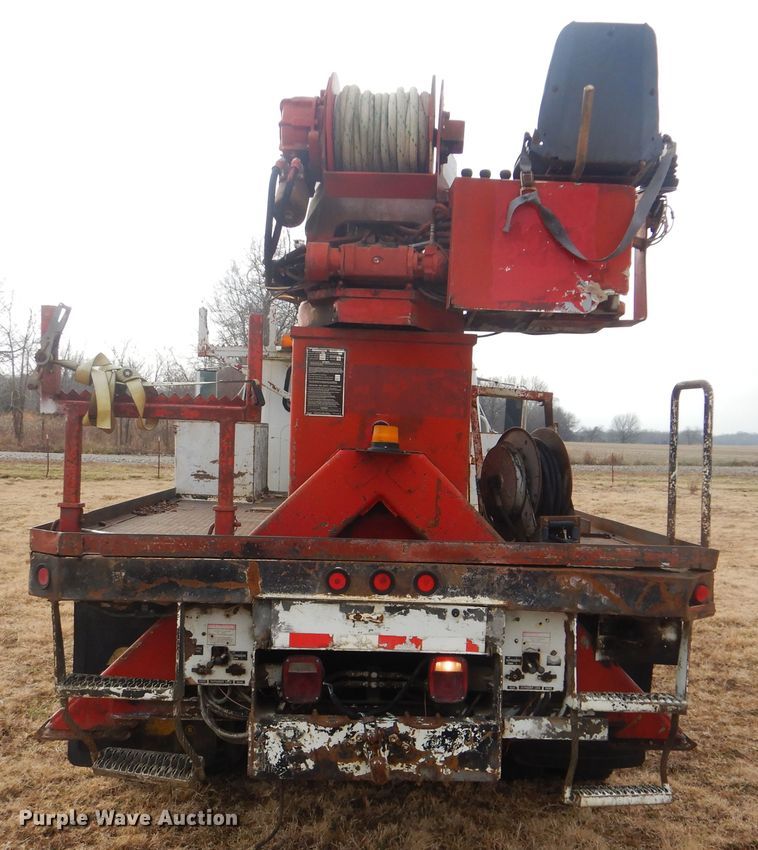 image for item HW9755 2001 International 4900  digger derrick truck