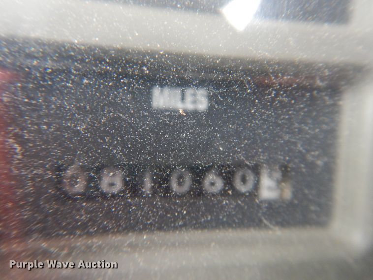 image for item HW9755 2001 International 4900  digger derrick truck