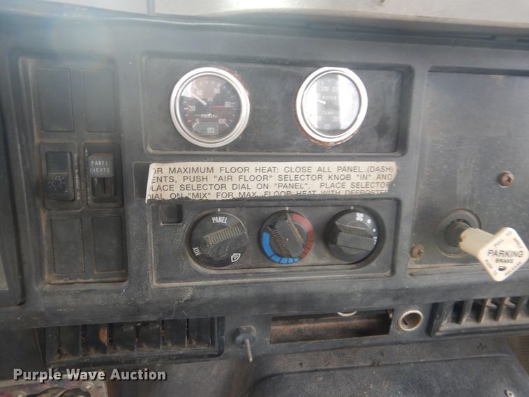 image for item HW9755 2001 International 4900  digger derrick truck