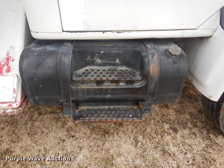 image for item HW9755 2001 International 4900  digger derrick truck