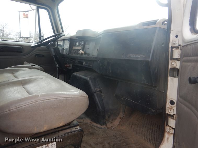 image for item HW9755 2001 International 4900  digger derrick truck