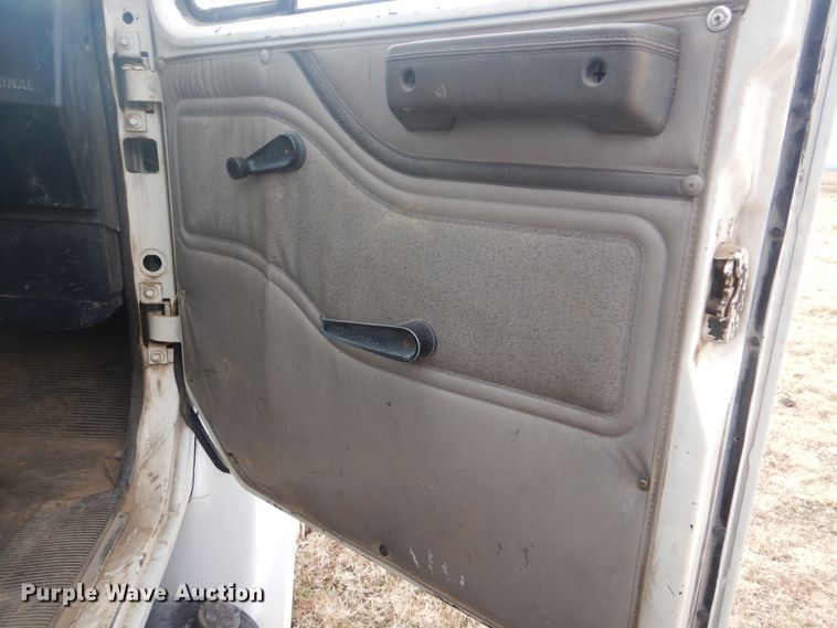 image for item HW9755 2001 International 4900  digger derrick truck