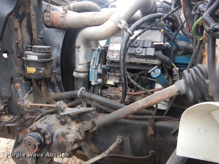 image for item HW9755 2001 International 4900  digger derrick truck