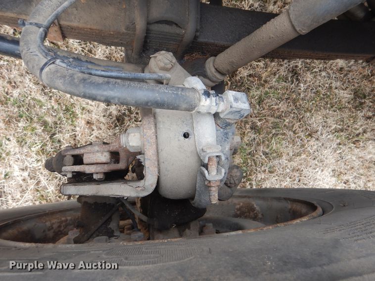 image for item HW9755 2001 International 4900  digger derrick truck