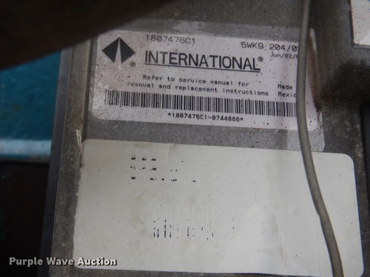 image for item HW9755 2001 International 4900  digger derrick truck