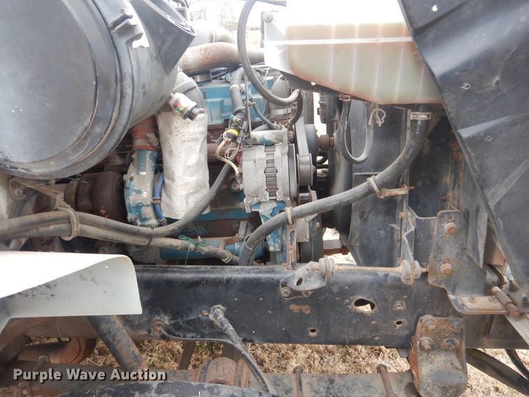 image for item HW9755 2001 International 4900  digger derrick truck