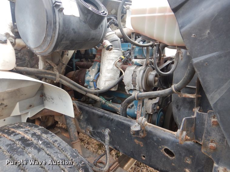 image for item HW9755 2001 International 4900  digger derrick truck