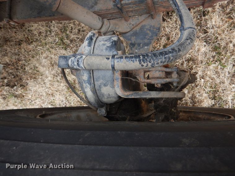 image for item HW9755 2001 International 4900  digger derrick truck