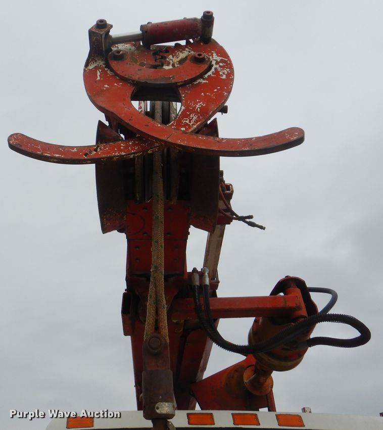 image for item HW9755 2001 International 4900  digger derrick truck