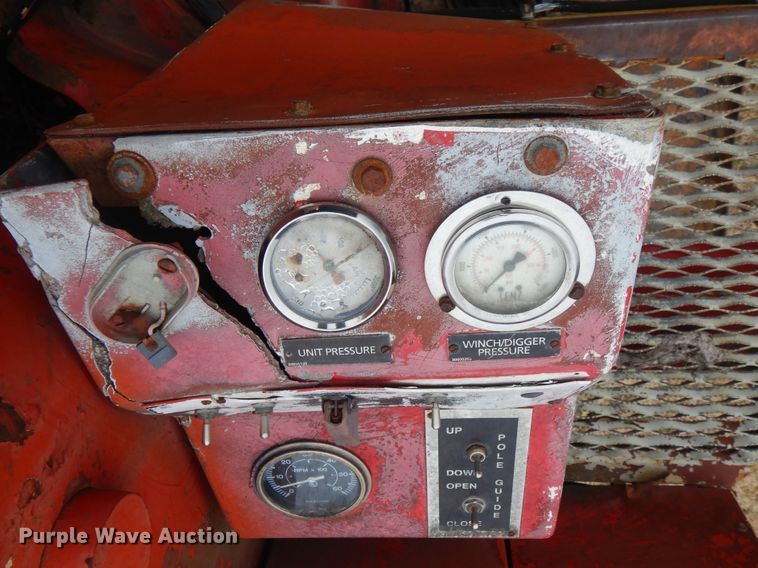 image for item HW9755 2001 International 4900  digger derrick truck