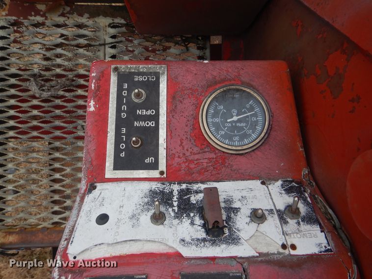 image for item HW9755 2001 International 4900  digger derrick truck