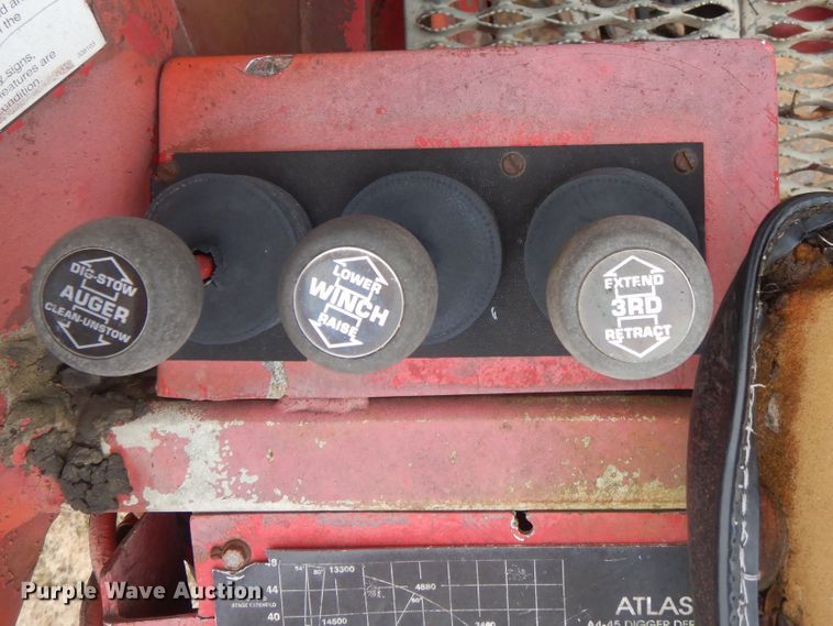 image for item HW9755 2001 International 4900  digger derrick truck