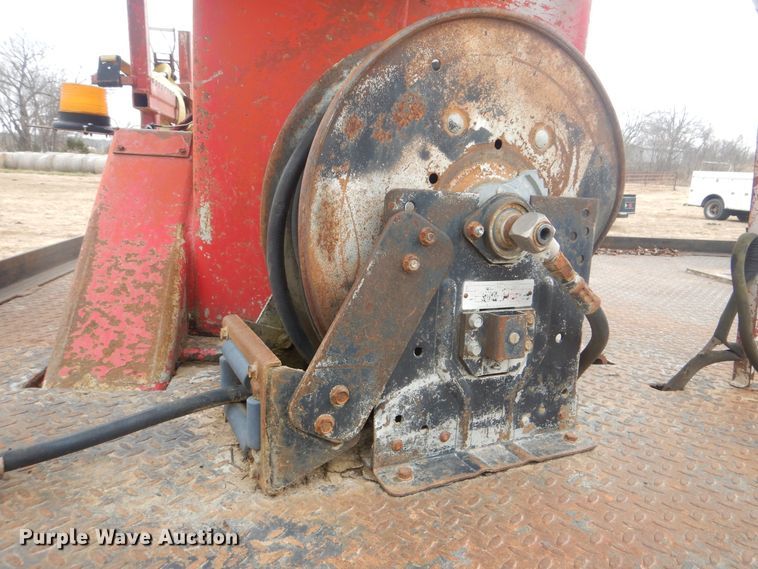 image for item HW9755 2001 International 4900  digger derrick truck