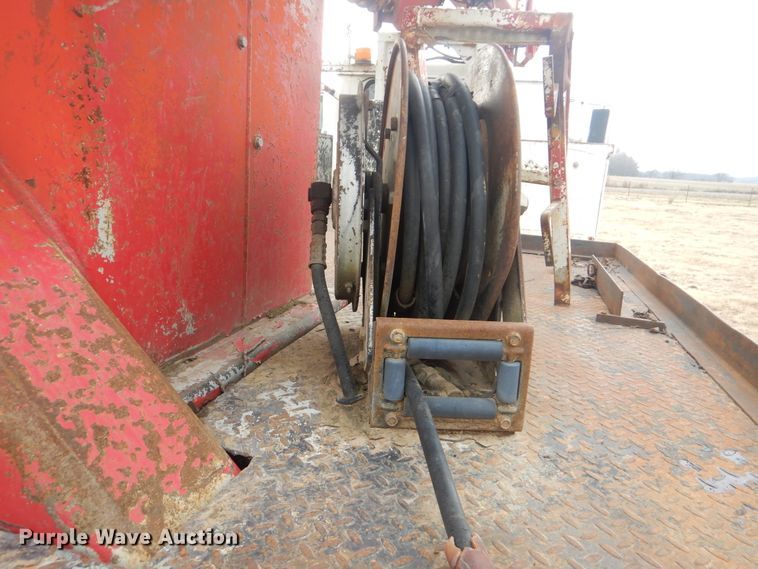 image for item HW9755 2001 International 4900  digger derrick truck