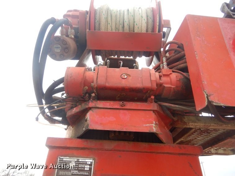 image for item HW9755 2001 International 4900  digger derrick truck