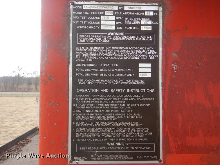 image for item HW9755 2001 International 4900  digger derrick truck