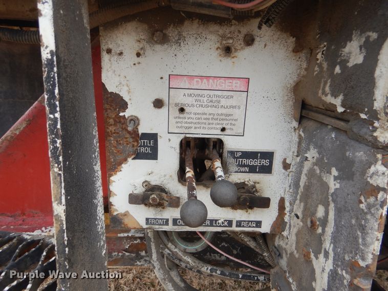 image for item HW9755 2001 International 4900  digger derrick truck