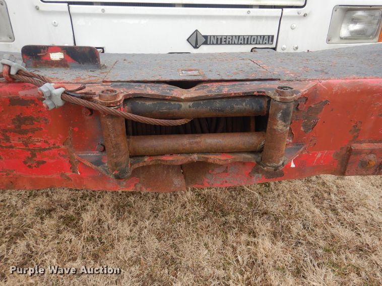 image for item HW9755 2001 International 4900  digger derrick truck