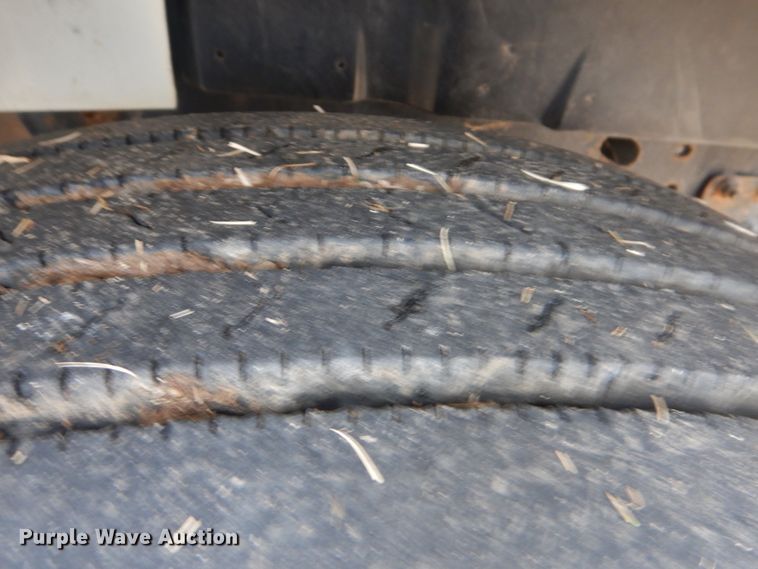 image for item HW9755 2001 International 4900  digger derrick truck