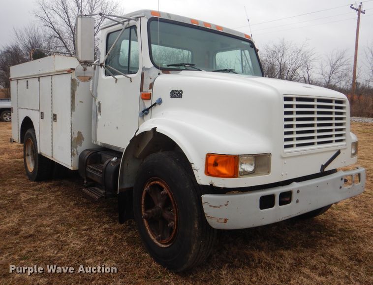 image for item HW9756 1999 International 4700  utility / service truck