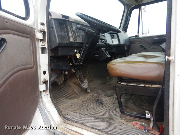 image for item HW9756 1999 International 4700  utility / service truck