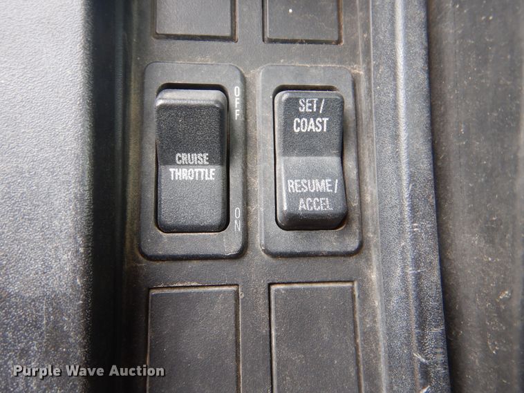 image for item HW9756 1999 International 4700  utility / service truck