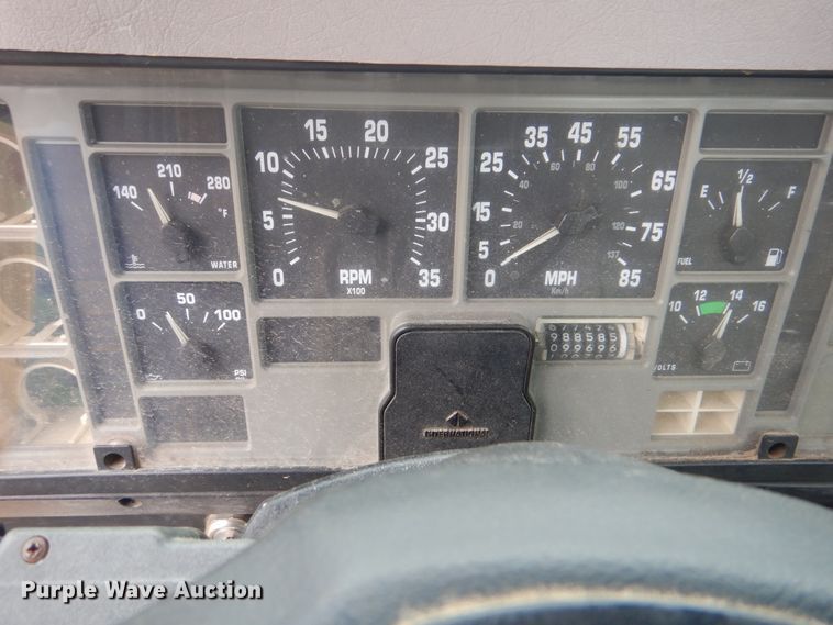 image for item HW9756 1999 International 4700  utility / service truck