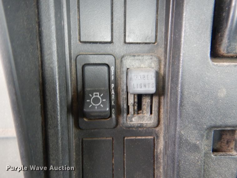 image for item HW9756 1999 International 4700  utility / service truck