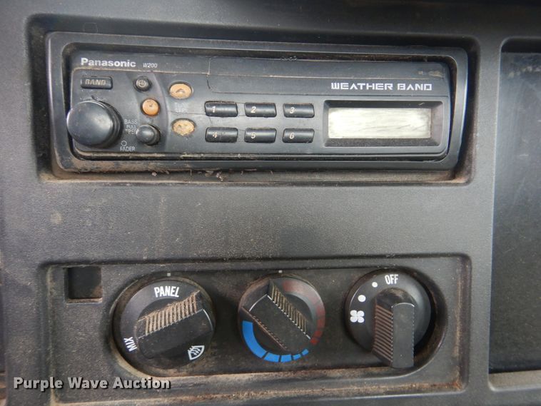 image for item HW9756 1999 International 4700  utility / service truck