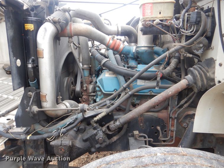 image for item HW9756 1999 International 4700  utility / service truck