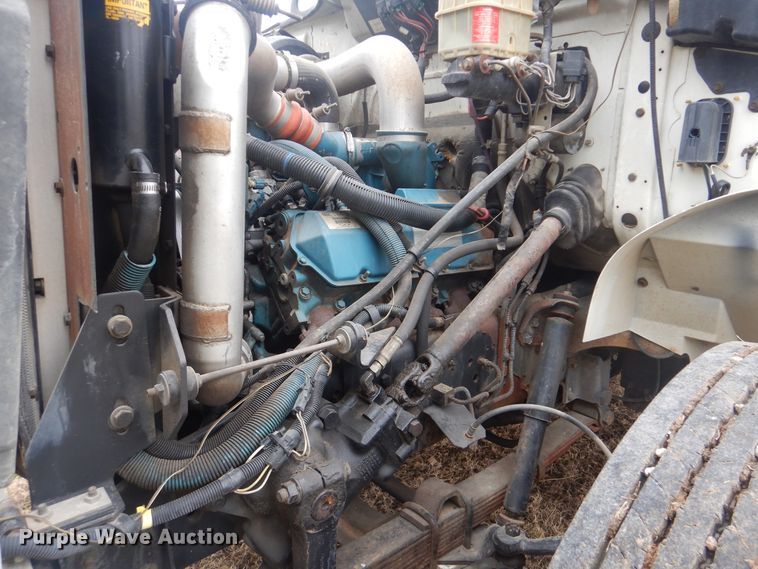 image for item HW9756 1999 International 4700  utility / service truck