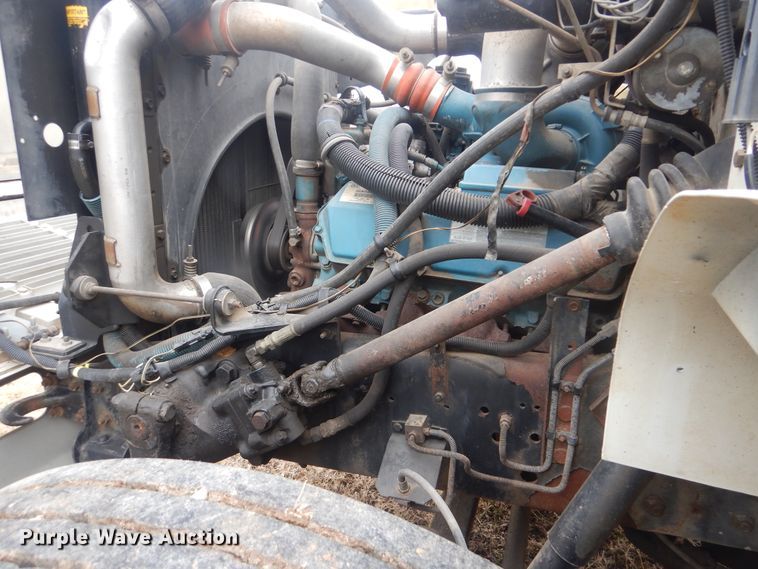 image for item HW9756 1999 International 4700  utility / service truck