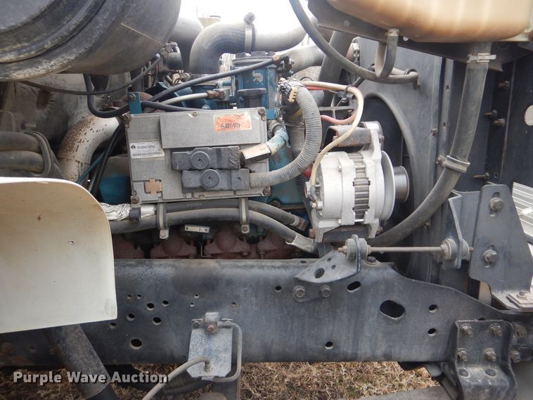 image for item HW9756 1999 International 4700  utility / service truck