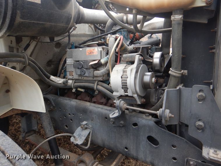 image for item HW9756 1999 International 4700  utility / service truck