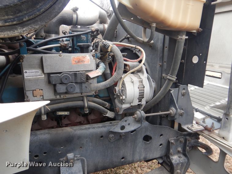 image for item HW9756 1999 International 4700  utility / service truck