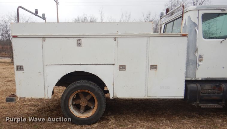 image for item HW9756 1999 International 4700  utility / service truck