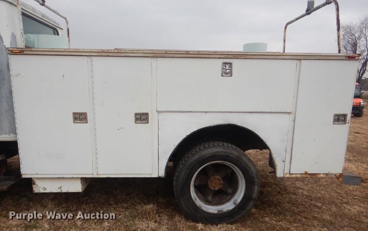 image for item HW9756 1999 International 4700  utility / service truck