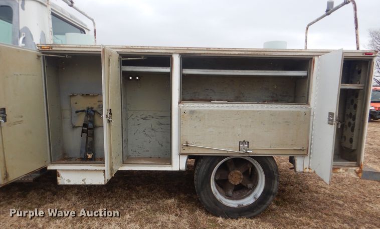 image for item HW9756 1999 International 4700  utility / service truck