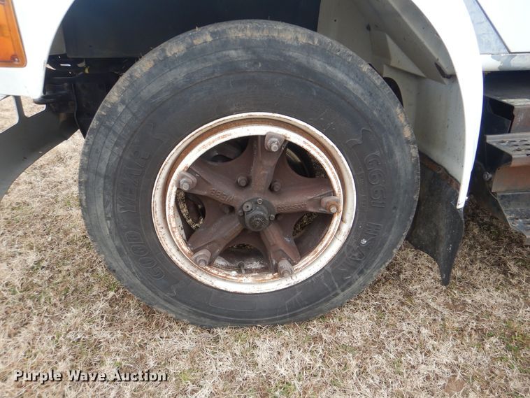 image for item HW9756 1999 International 4700  utility / service truck