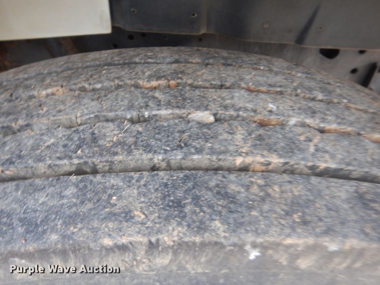 image for item HW9756 1999 International 4700  utility / service truck