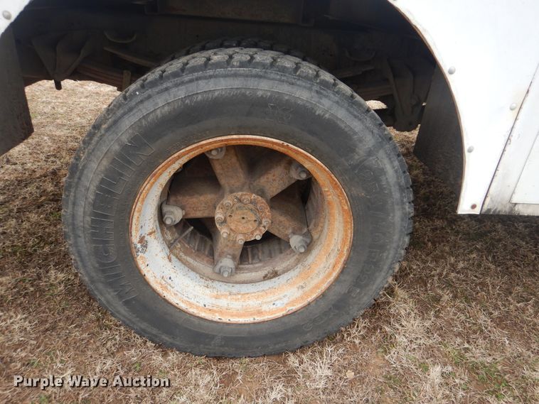 image for item HW9756 1999 International 4700  utility / service truck