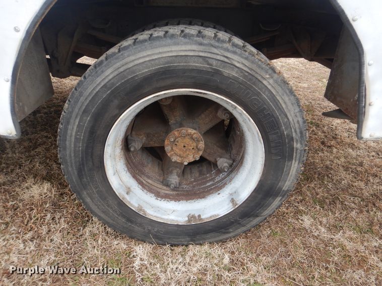 image for item HW9756 1999 International 4700  utility / service truck