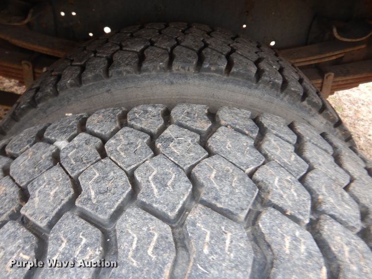 image for item HW9756 1999 International 4700  utility / service truck