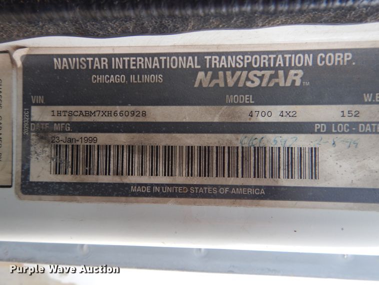 image for item HW9756 1999 International 4700  utility / service truck