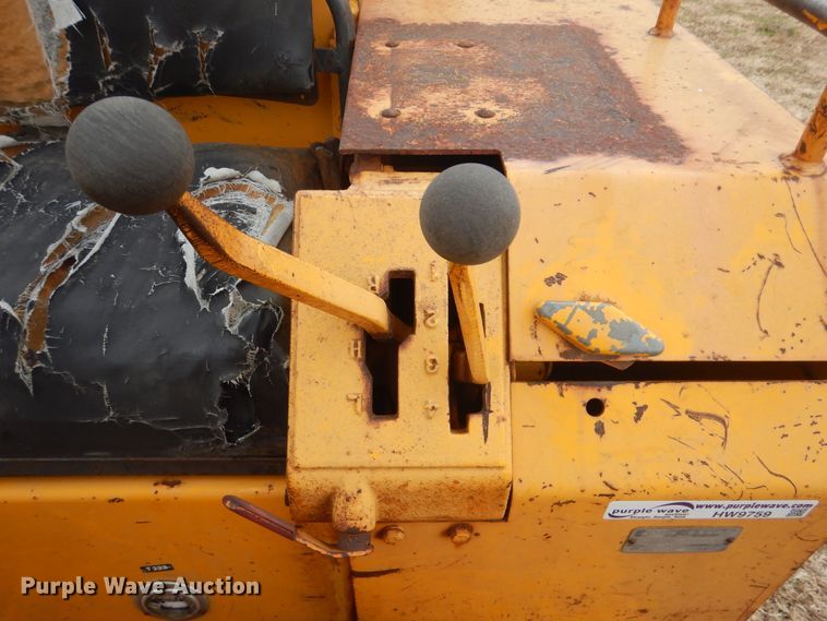 image for item HW9759 1979 John Deere 450C  track loader