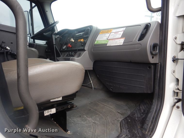 image for item HX9050 2010 Freightliner Business Class M2  crane truck