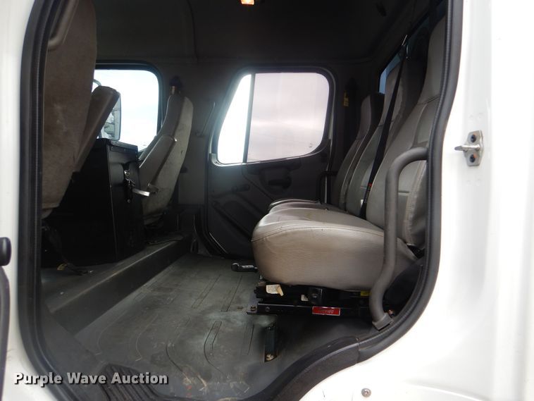 image for item HX9050 2010 Freightliner Business Class M2  crane truck