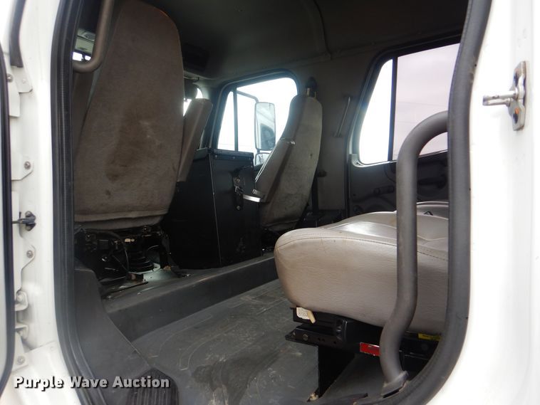 image for item HX9050 2010 Freightliner Business Class M2  crane truck